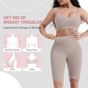 Détail du short de yoga sans couture à taille haute avec texture côtelée gainante