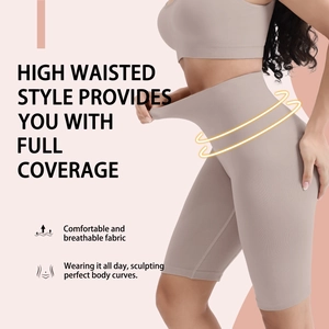 Dettaglio degli shorts modellanti a vita alta rosa nude con tessuto a coste traspirante