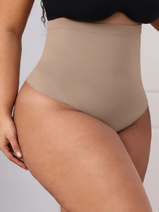 Dettaglio guaina contenitiva a vita alta con tessuto senza cuciture ad alta elasticità