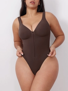 Detailansicht des dunkelbraunen Shapewear-Bodys mit Frontreißverschluss und breiten Trägern