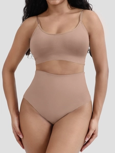 Dettaglio del set intimo modellante nudo senza cuciture con texture a coste a vita alta