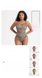 Dettaglio del tessuto del costume leopardato e scollatura quadrata sulla modella