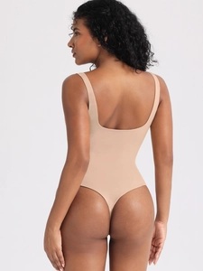 Body nudo con scollatura a U profonda, spalline larghe e tessuto liscio senza cuciture