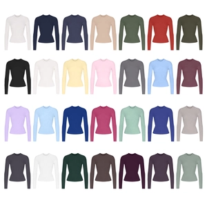 Top court à manches longues pour femmes disponible en 28 couleurs unies différentes