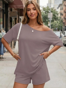 Detailed texture of the smoky purple knitted fabric on the casual off-shoulder two-piece set