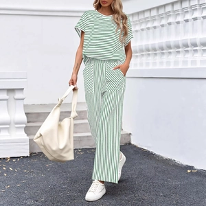 Set estivo a righe verdi con t-shirt a maniche corte e pantaloni ampi a gamba larga
