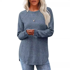 Maglia da donna in maglia a costine blu scuro con girocollo e orlo arrotondato