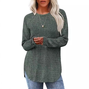 Top in maglia a maniche lunghe verde grigio con trama a costine e orlo curvo