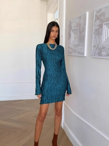 Robe courte plissée à manches longues turquoise élégante et cintrée pour l'automne