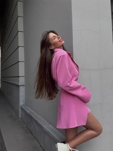 Fashionable hot pink two-piece blazer suit set with lapel and waist seal for women