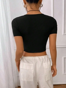 Eng anliegendes schwarzes Strick-Crop-Top mit quadratischem Ausschnitt für Damen
