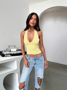 Top a lupetto giallo chiaro slim fit con profondo scollo a V e design senza schienale
