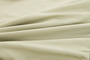 Gros plan sur la texture du tissu sergé beige avec tissage haute densité pour robe