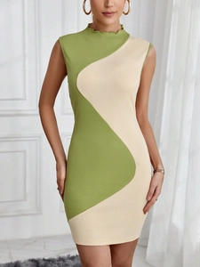 Slim fit ribbed knit sleeveless dress with green and beige S-curve color block