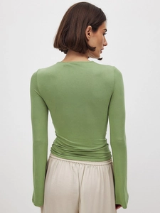 T-shirt ajusté vert herbe à manches longues avec col rond et design ajouré effet superposé