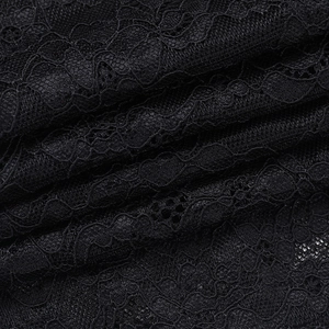 Gros plan détaillé de dentelle florale noire avec une texture de maille fine pour robes