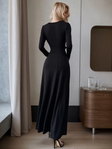 Elegant black long-sleeved cutout maxi dress with high slit and slim fit for evening gala