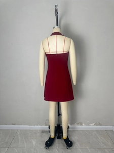 Robe trapèze dos nu bordeaux avec nœud en perles et bretelles croisées pour l'été