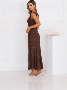 Women's trendy brown backless sleeveless floral lace maxi dress with chic slim fit silhouette