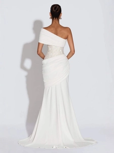 Robe de soirée élégante blanche à une épaule nue avec paillettes et coupe sirène chic