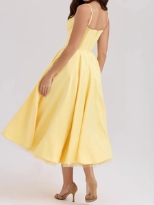 Elegant pale yellow French retro midi dress with tulle trim and high waist silhouette