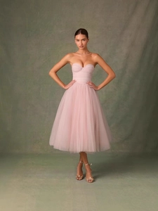 Elegantes trägerloses Tüll-Midikleid in Hellrosa mit Herzausschnitt für Party und Ball