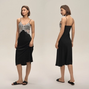 Nuisette midi en satin noir avec bordure en dentelle blanche et dos ouvert femme