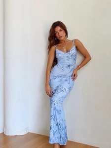 Elegant slim fit light blue floral print maxi dress with spaghetti straps for summer fashion
