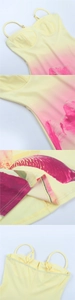 Dettaglio dell'abito a corsetto floreale con cuciture precise e spalline regolabili