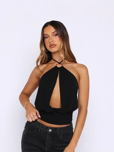 Top dos nu noir sexy avec découpe frontale et anneau métallique doré élégant