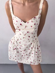 Abito estivo bianco a fiori dal taglio slim con fiocco sulla schiena e scollo a V