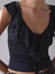 Abito aderente retrò nero con scollo a V, volant e dettagli con coulisse sexy