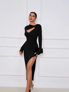 Robe longue noire ajustée à manches longues avec décolleté ajouré et fente latérale