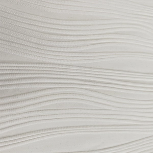 Détail macro du tissu blanc à côtes avec texture ondulée et motif tissé élégant
