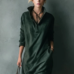 Robe longue femme en daim vert foncé à manches longues avec col en V et lien de serrage
