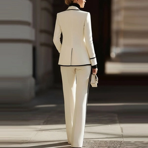 Tailleur pantalon blanc cassé pour femme avec bordure noire, blazer à revers et pantalon chic