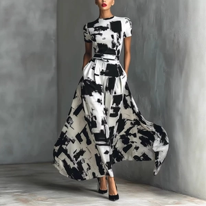 Robe longue à manches courtes avec imprimé géométrique abstrait noir et blanc et poches