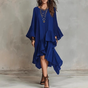 Elegantes königsblaues Midikleid mit asymmetrischen Rüschen und weiten Ärmeln