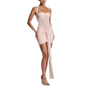 Robe mini rose dos nu froncée avec ruban élégant pour les soirées de cocktail