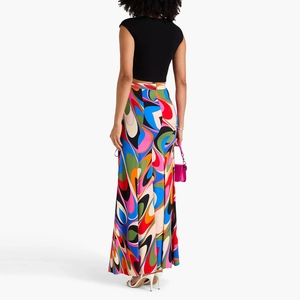 Vue détaillée du pantalon à imprimé tourbillon abstrait coloré pour un look élégant