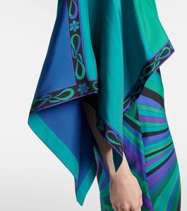Detalle de tela de seda con estampado floral geométrico vintage en verde azulado y morado