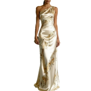 Robe longue élégante en satin champagne à une épaule avec broderie florale dorée