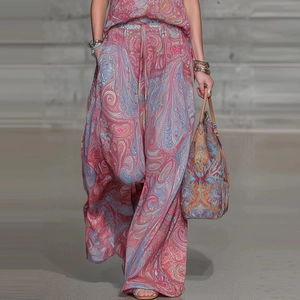 Set donna con top senza maniche e pantaloni ampi con stampa paisley in tonalità pastello