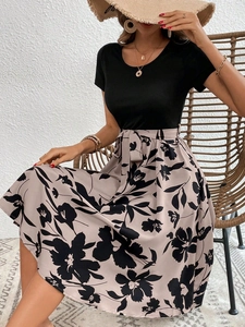Elegant floral maxi dress with black bodice and a waist tie for vacation summer style