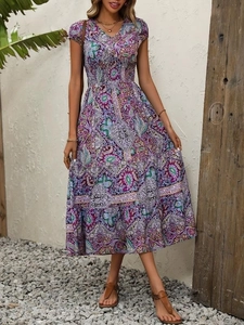 Robe longue bohème col en V avec imprimé paisley violet et turquoise et taille smokée