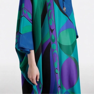 Abito lungo da donna con collo rotondo ed eleganti stampe geometriche astratte verdi
