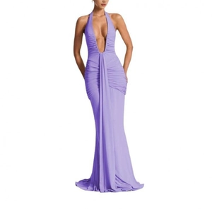 Robe longue licou lilas élégante avec décolleté en V plongeant et coupe sirène plissée