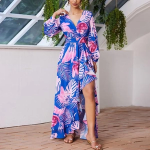 Robe longue à imprimé floral tropical, col en V, taille nouée et ourlet à volants