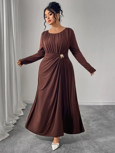 Detail of the brown maxi dress waist featuring elegant pleats and golden metal buckle
