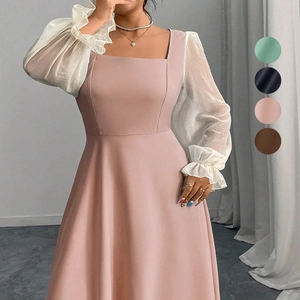 Robe élégante rose à col carré et manches bouffantes avec coupe trapèze et détails mesh